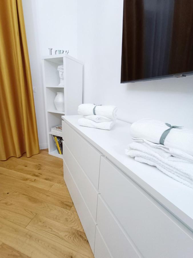 Ai Castelli Apartment - Locazione Turistica Cin It58060C2Fhnreg9A Colonna Exterior photo
