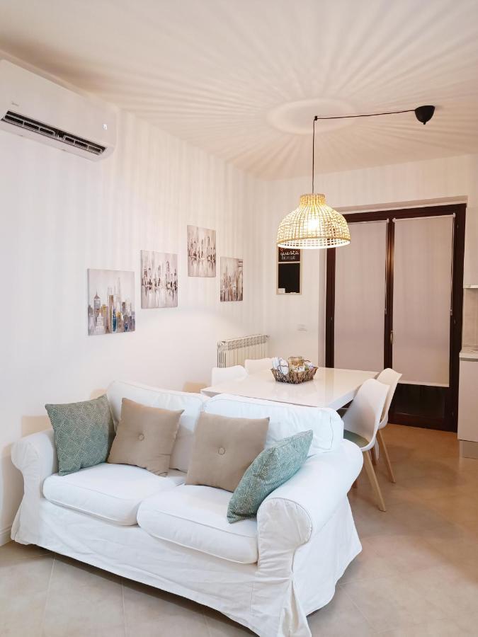 Ai Castelli Apartment - Locazione Turistica Cin It58060C2Fhnreg9A Colonna Exterior photo